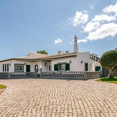 Charming With 3 Bedrooms And Sea View *