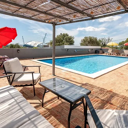 Charming With 3 Bedrooms And Sea View *