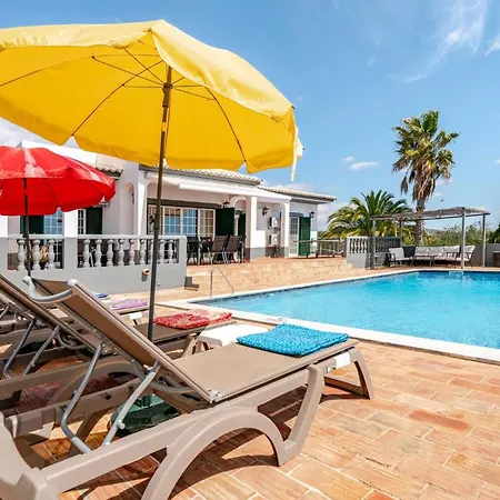 Charming With 3 Bedrooms And Sea View