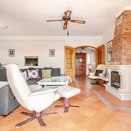 Charming With 3 Bedrooms And Sea View 빌라 롤레