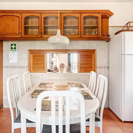 Charming With 3 Bedrooms And Sea View 빌라 롤레