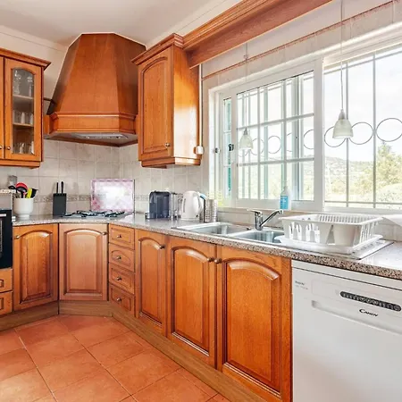 Charming With 3 Bedrooms And Sea View 롤레