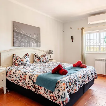 Charming With 3 Bedrooms And Sea View 롤레