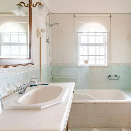 Charming With 3 Bedrooms And Sea View * 롤레