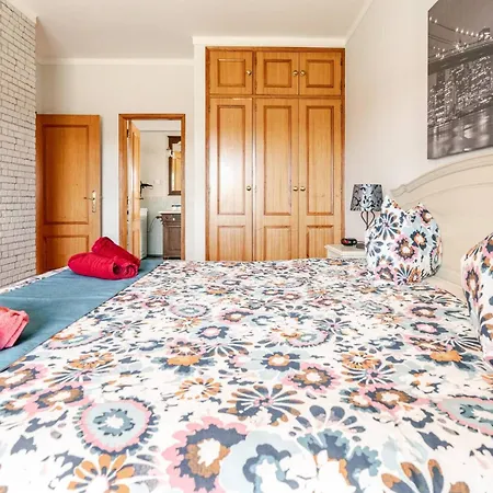 Charming With 3 Bedrooms And Sea View 롤레