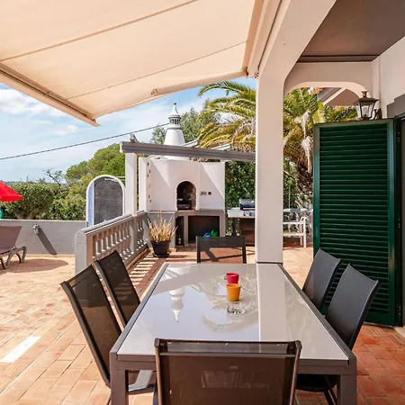 Charming With 3 Bedrooms And Sea View *