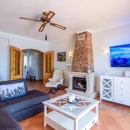 Charming With 3 Bedrooms And Sea View *