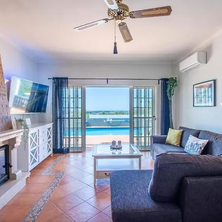 Charming With 3 Bedrooms And Sea View *