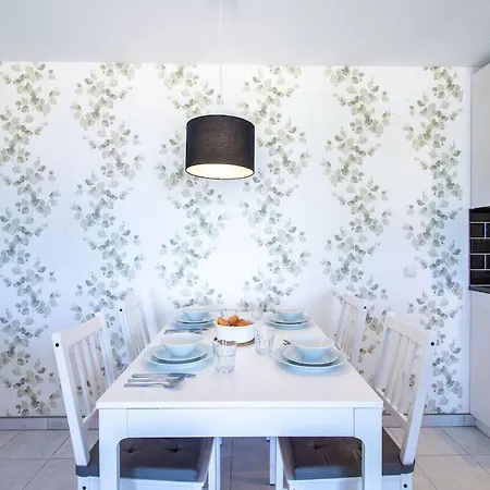 Charming With 3 Bedrooms And Sea View 빌라 롤레