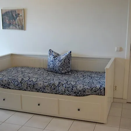 Charming With 3 Bedrooms And Sea View 롤레